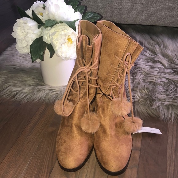 NY&C NWT Suede Block Heel Tan Pom Pom Boots - Picture 3 of 10